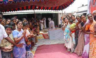 People eagerly await the arrival of The SPH in each city
